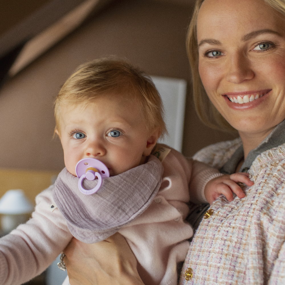 BIBS játszócumi- Colour natúr kaucsuk 0-6 hó cseresznyevirág 1db tasakban - Image 2